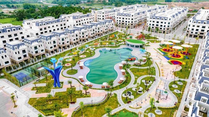 Công viên tại Vinhomes Golden Avenue - không gian xanh mát, lý tưởng cho các hoạt động giải trí và thư giãn.