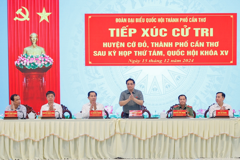 Thủ tướng và Đoàn đại biểu Quốc hội TP. Cần Thơ tiếp xúc với cử tri huyện Cờ Đỏ.